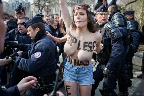 Tuba Ünsal Femen'i eleştirdi İZLE