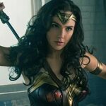 Gal Gadot vuelve a meterse en la piel de 'Wonder Woman' para