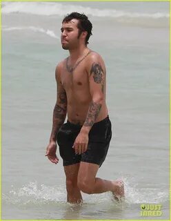 Full Sized Photo of pete wentz shirtless beach day with bron