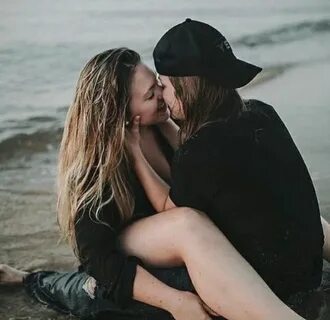 Cute lesbian couple, lesbian kiss Lesbian Love, Lezbiyen Çiftler, Çift Foto...