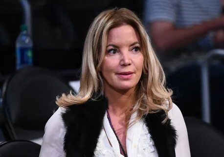 Watch: Jeanie Buss storms off in frustration during 3rd quar