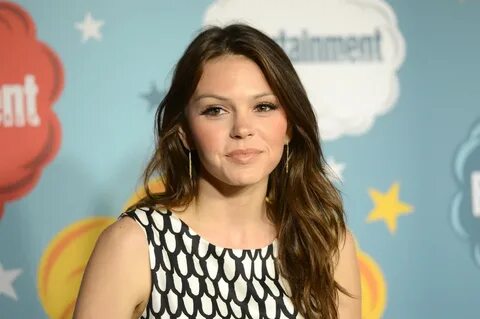 More Pics of Aimee Teegarden Long Wavy Cut (8 of 8) - Aimee 