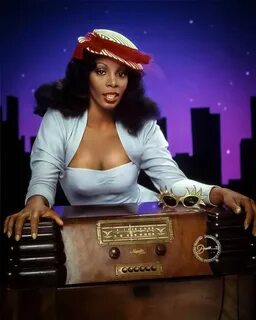 Pin su Donna Summer On The Radio Photo Shoot 1979.