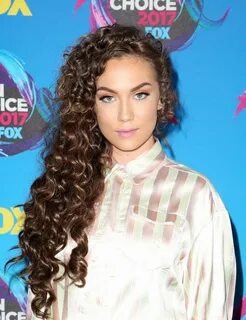 Jude Demorest At Teen Choice Awards, Los Angeles - Celebzz -