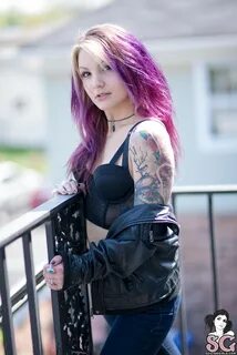 Beautiful Suicide Girl Circa Let's Kick It 04 HD iPhone Reti