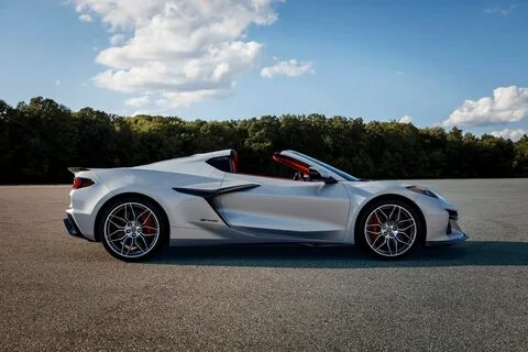 C8 Chevy Corvette E-Ray Unofficially Joins the Stingray and 