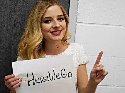 Jackie Evancho recompensada por cantar hino para Trump - Mov