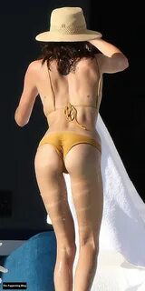 Kaia Gerber Sexy Bikini Butt (10 Photos) - Sexy e-Girls 🔞