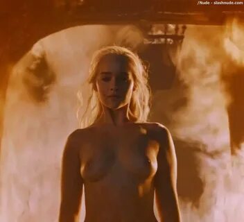 Emilia Clarke Nude And Fiery Hot On Game Of Thrones - Photo 