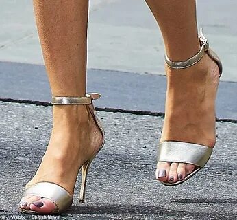 Megyn Kelly Feet (8 photos) - celebrity-feet.com