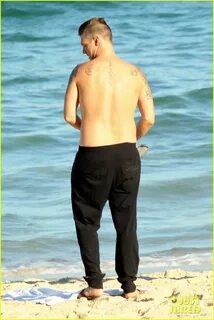 Nick Carter Literally Had an Audience at the Beach in Rio: P