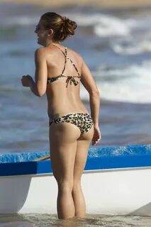 Alex Morgan bikini candids in Hawaii 12/19/12 Unrated