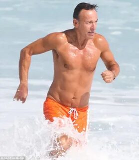 Bruce Springsteen, 64, shows off his impressive muscles as h