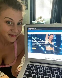 Jodie Sweetin Shows Off Her Sexy Tits (1 Photo) #TheFappenin