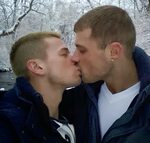 FreakAngelik: Winter gay kiss