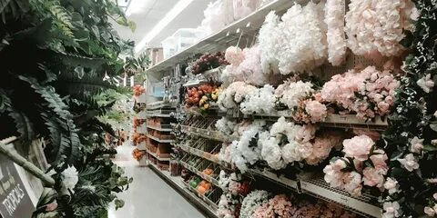 Hobby Lobby vs. Michaels: Which craft store is better? Hobby