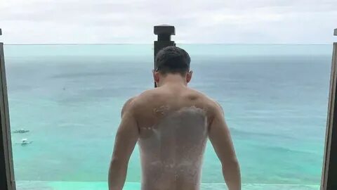 Ahron Villena surprises Instagram followers with butt naked 