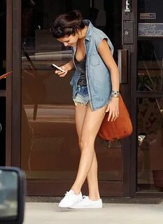 Selena Gomez in Ripped Shorts at a Tanning Salon in Florida 