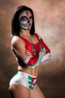 COMBATE AMERICAS SIGNS PROFESSIONAL WRESTLING STAR MELISSA "