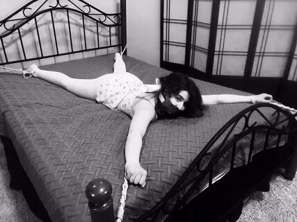 Woman tied to bed 🌈 Задушенная красивая женщина в коротком ч. Woman tied t...