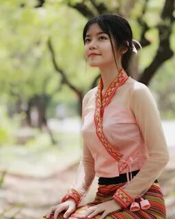 ป ก พ น โ ด ย Kyaw Thatko ใ น Myanmar Dress ผ ห ญ ง, ผ า ไ ห