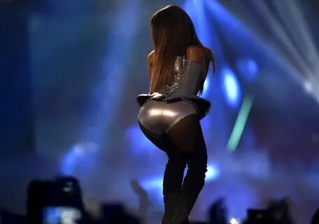 Ariana Grande shows off her ass and legs while performing at