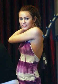 Miley+Cyrus+Side+Boob+Paparazzi+Candid+Pictures+blogywoodbab