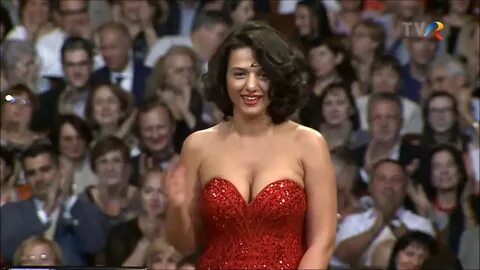 Khatia Buniatishvili perfoming as encore Hungary Rhapsody no. 2 (Liszt/Horo...