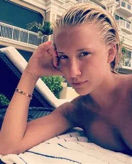 Savannah chrisley leaked 👉 👌 Miley Cyrus Proudly Shows Off a