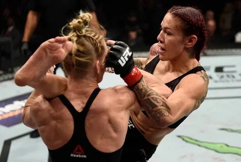 UFC 219: CRIS CYBORG BEATS HOLLY HOLM; RETAINS FEATHERWEIGHT