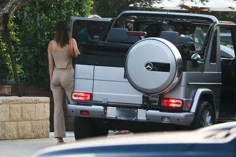 Kendall Jenner - Fantastic Ass and Camel-Toe in TIght Pants 
