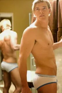 go see GEO ...: Shirtless Sunday Slurpee: Alan Ritchson Pre-