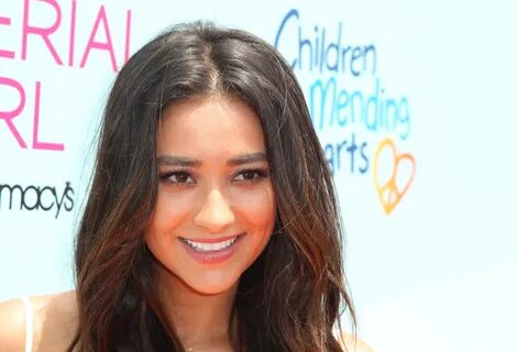 6 Times 'Pretty Little Liars' Star Shay Mitchell Showed Off 