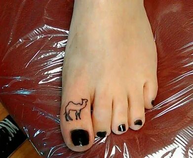 Мода на нанесение татуировок на пальцы ног имеет лингвистиче