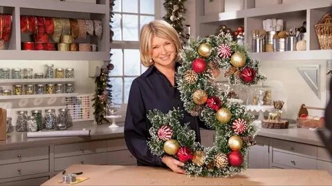 Make a Festive Monogram Wreath Christmas party decorations d