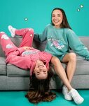 Potret The Merrell Twins, YouTuber Kembar Hits di Hollywood