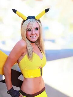 Blonde Pikachu (Jessica Nigri) 2011 Amazing Arizona Comic . 