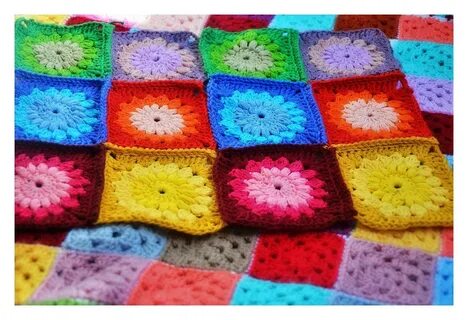 Free Pattern Instruction of Granny Square Crochet Bag with B