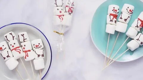 flat lay packaging marshmallow snowmen reindeer Stockvideokl