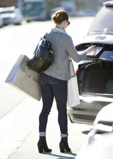Amy Adams Street Style - Wears Jeans in Beverly Hills, Janua