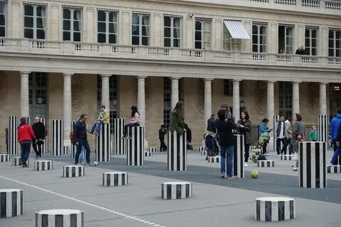 File:Colonnes de Buren @ Palais Royal @ Paris (34150884490).jpg - Wikimedia Comm