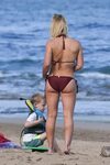 Hilary Duff Wearing a bikini at a beach in Hawaii - Celebzz 