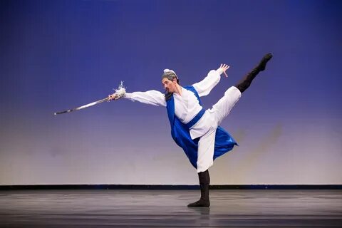 Shen Yun Principal Dancer Monty Mou on the Expressive Power 