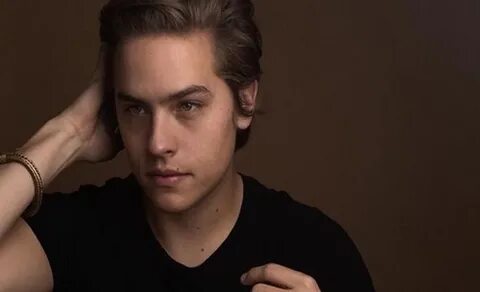 Dylan Sprouse regresa a Instagram para hacerle la vida impos