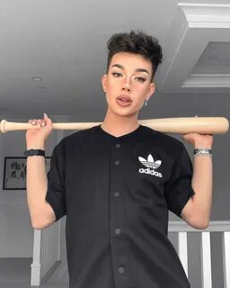 Фото James Charles в Instagram: "ready to play ball ⚾ (or wi