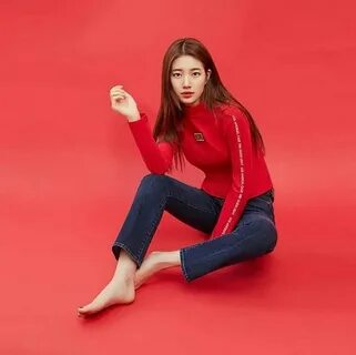 Bae Suzy "Guess" 2018 韓 国 美 人 と 美
