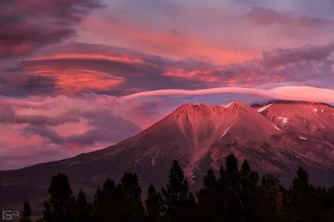 Watch Lenticular Clouds Form in the Moonlight - Universe Tod