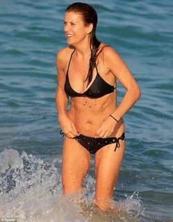 Private Practice star Kate Walsh, 45, shows off her gorgeous
