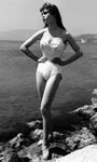 Пляжная мода 50-х и 60-х годов: купальники знаменитых красав