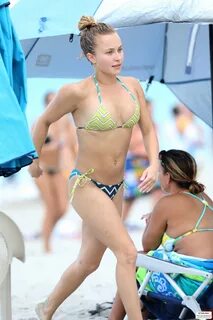 Hayden Panettiere - Bikini candids in Miami 9/1/13 Unrated